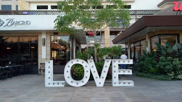 Santolan Town Plaza