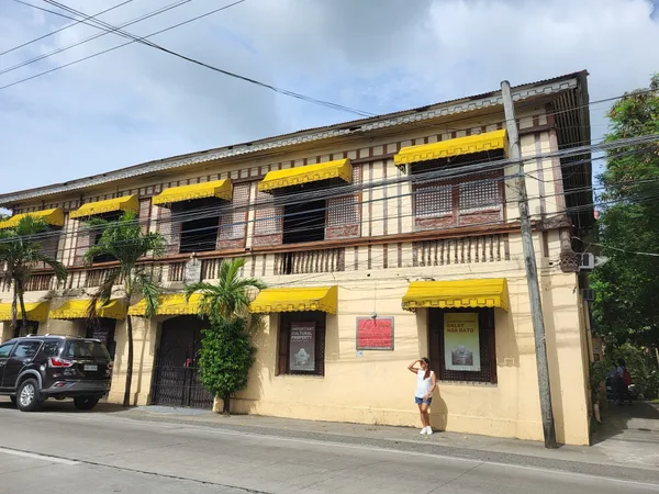 Avanceña-Camiña Balay nga Bato