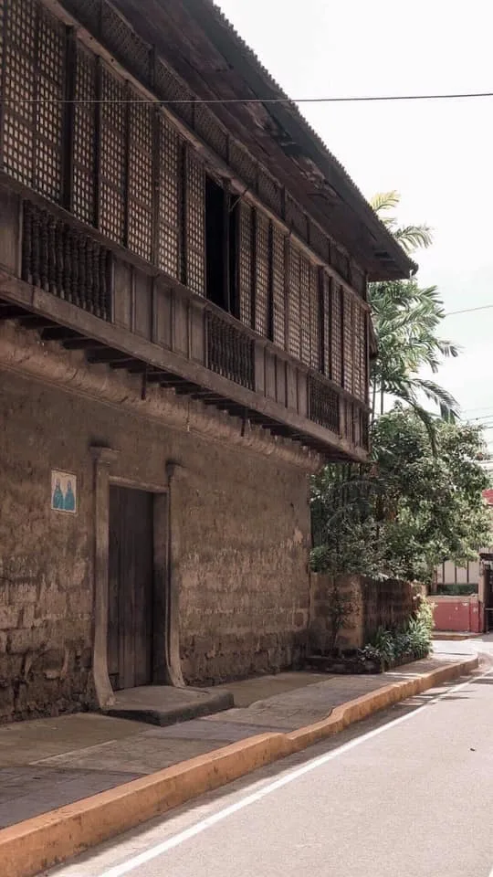 Bahay na Tisa