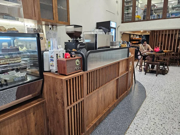 Apologue Coffee & Pastry