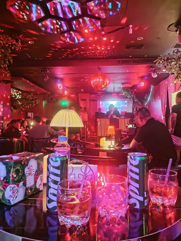 LA NOIRE Social Club + Lounge