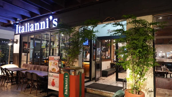 Italianni's Bonifacio High Street