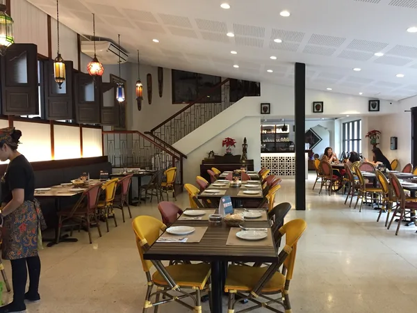 Warung Kapitolyo