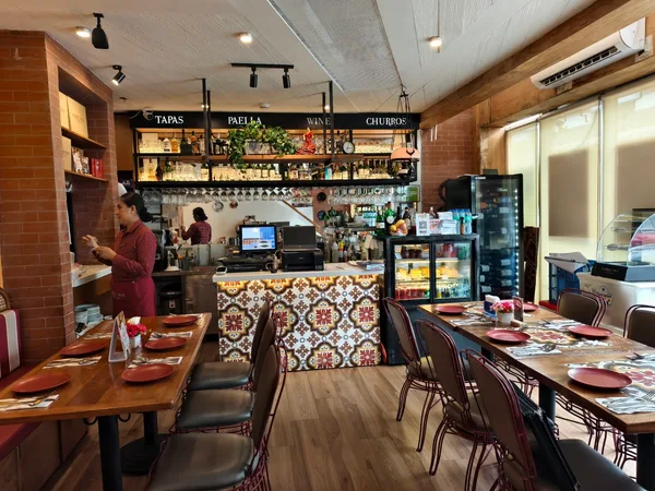 Wobbly Pan Spanish Bistro | Molito, Alabang
