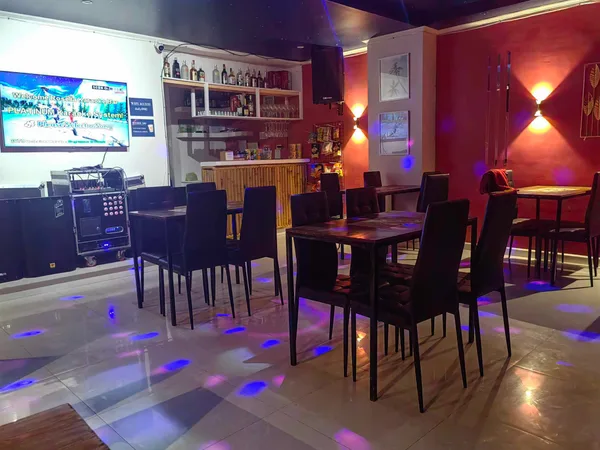 Roselia karaoke bar