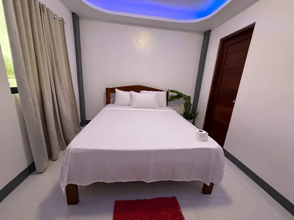 Vincent Lloyd Guest House