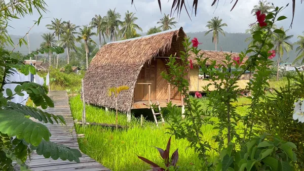 Palayan Paradise Huts