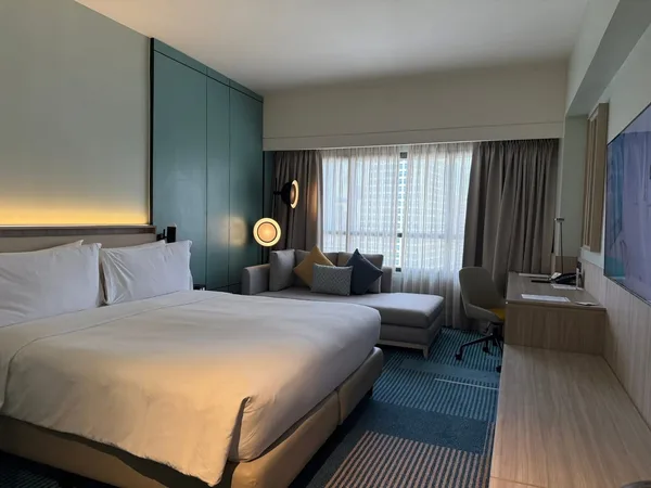 Holiday Inn & Suites Makati by IHG